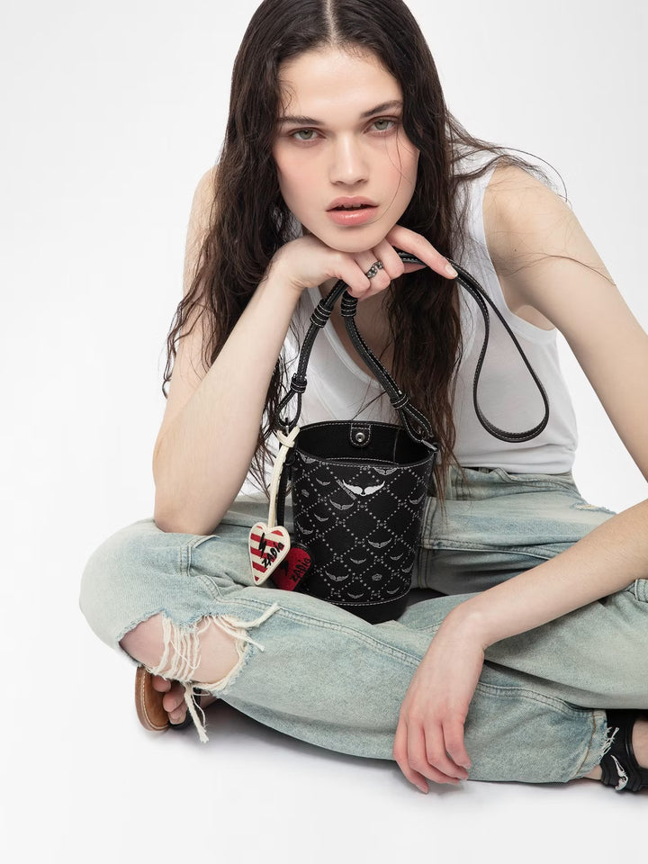 Cartera Z Bucket Nano Monogram