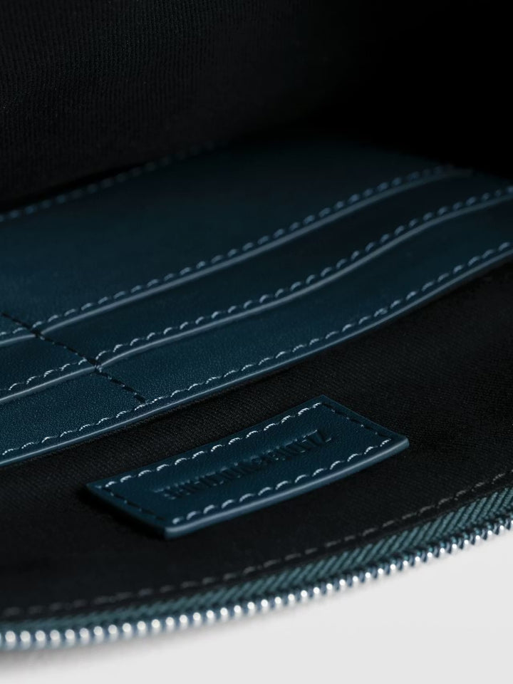 Sobre angel Pouch Petróleo