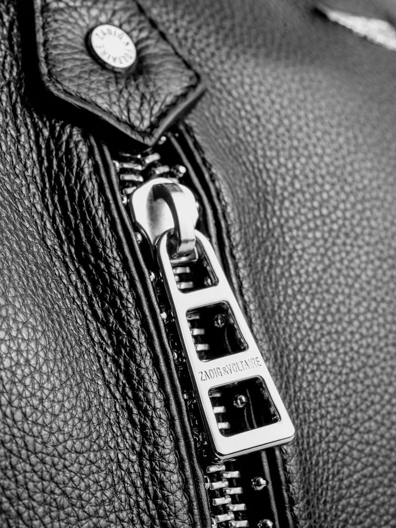 Cartera Sunny Medium Studs
