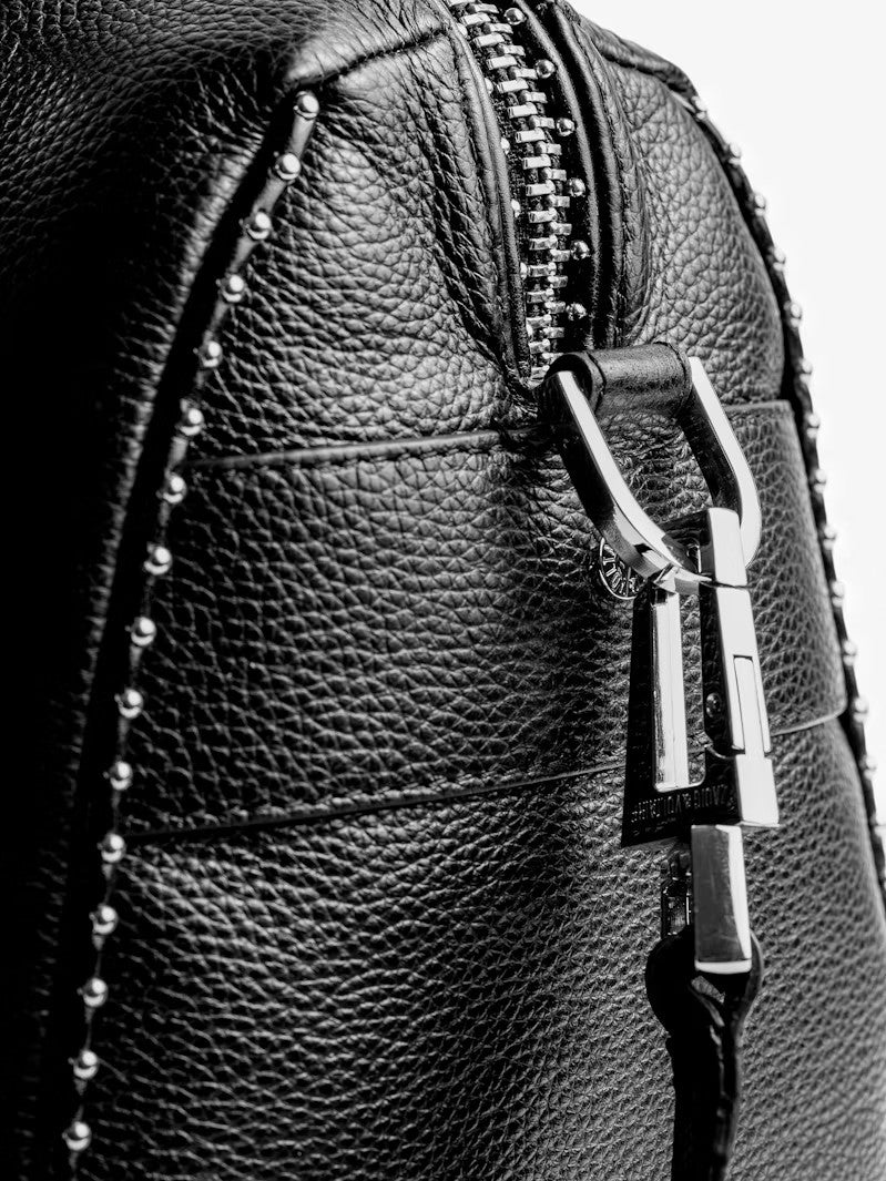 Cartera Sunny Medium Studs